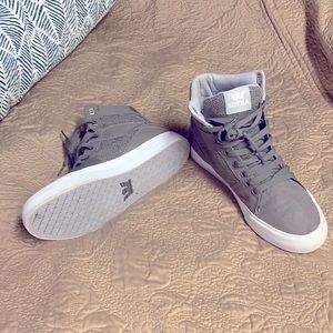 Supra
Aluminum High Top canvas Sneaker men sz 7